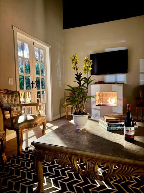 Communal lounge/ TV room, Living room, fireplace