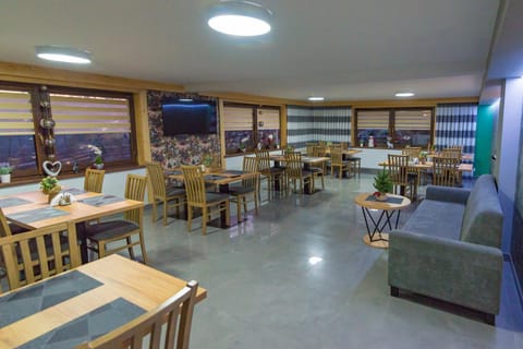 Restaurant/places to eat, Dining area