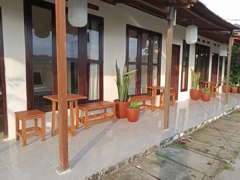 Rosella Cottage - Homestay - Kitchen Yogyakarta Campground/ 
RV Resort in Special Region of Yogyakarta