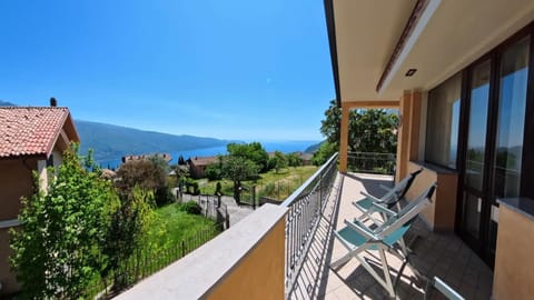 Balcony/Terrace, Garden view, Lake view, Mountain view