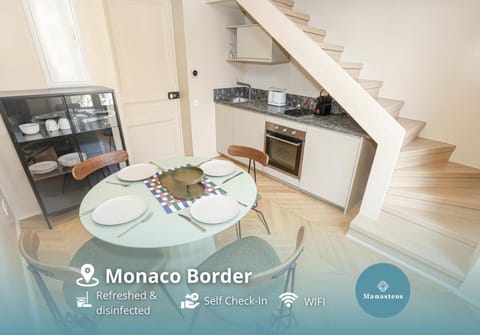 Coffee/tea facilities, Kitchen or kitchenette, Dining area, oven, toaster, air conditioner