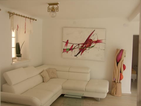 Living room, Photo of the whole room, Seating area