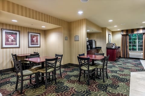 Cobblestone Inn & Suites - Vinton, IA Hotel in Iowa