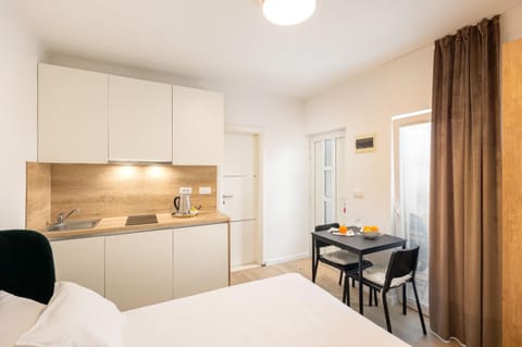 Kitchen or kitchenette, Bedroom, Dinner