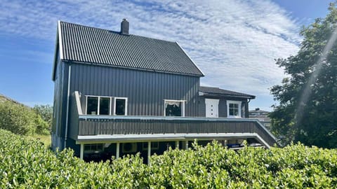 Property building, Spring, Day, Garden, Garden view