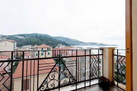 50 m from the beach, Lerici-5 Terre, gulf view Apartment in Lerici