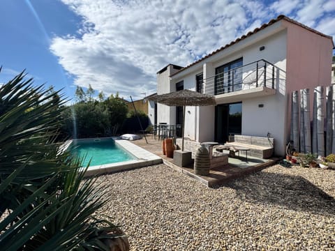 Property building, Garden view, Pool view