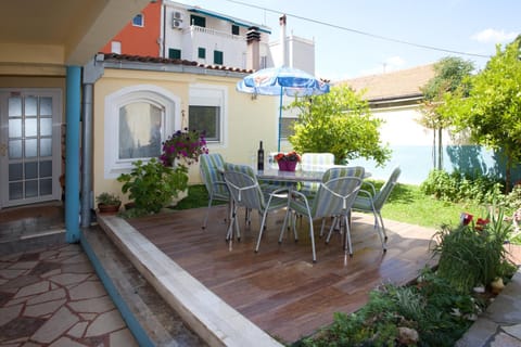 Property building, BBQ facilities, Garden