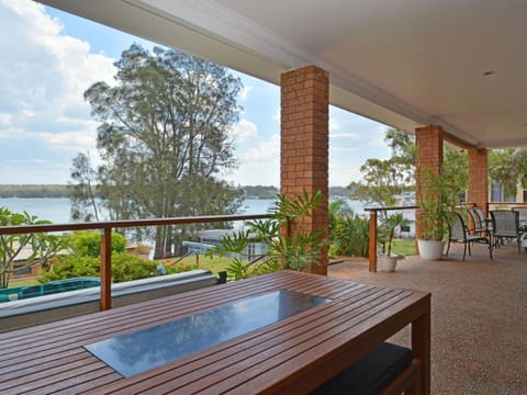 The House on the Lake Fishing Point Lake Macquarie Maison in Lake Macquarie