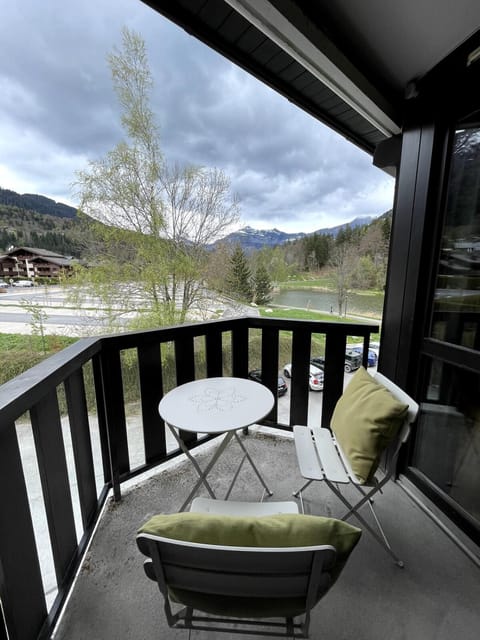 View (from property/room), Balcony/Terrace, Mountain view