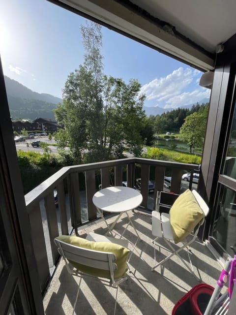 Balcony/Terrace, Mountain view