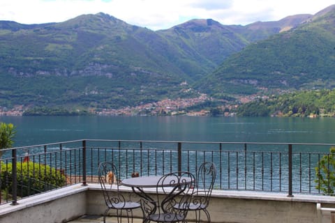 Balcony/Terrace, Lake view, Mountain view