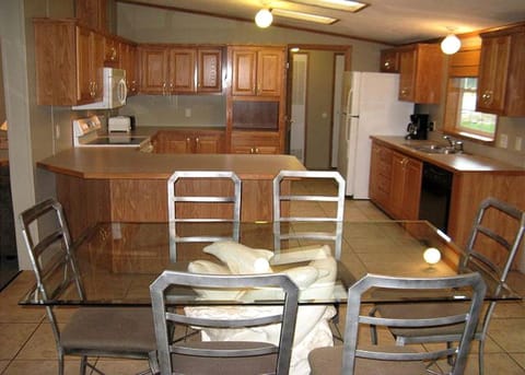 Spacious Vacation Cottage Rental near the Waterfront in Beautiful Put-in-Bay, Ohio House in South Bass Island