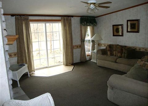Spacious Vacation Cottage Rental near the Waterfront in Beautiful Put-in-Bay, Ohio House in South Bass Island
