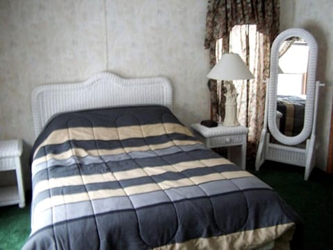 Spacious Vacation Cottage Rental near the Waterfront in Beautiful Put-in-Bay, Ohio House in South Bass Island