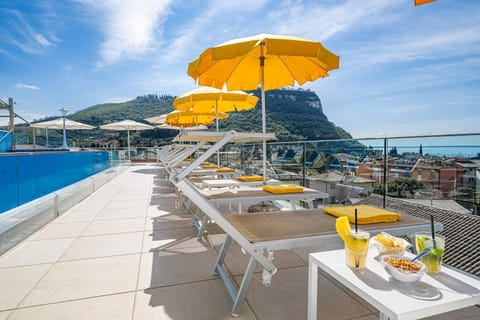 Sky Pool Hotel Sole Garda Hôtel in Garda