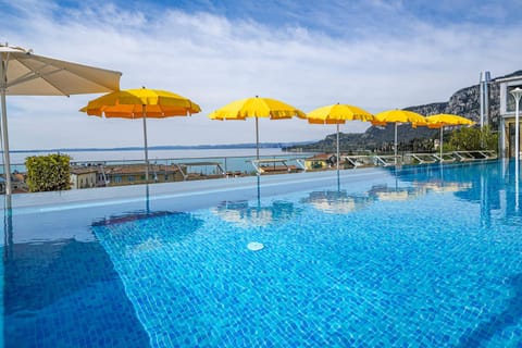 Sky Pool Hotel Sole Garda Hotel in Garda
