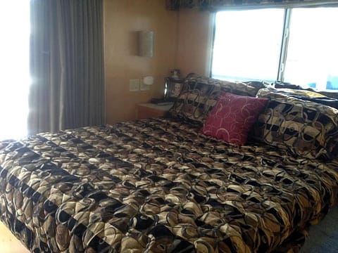 Luxury Houseboat for Cruise-Style Getaway on Lake Travis near Austin, Texas House in Volente