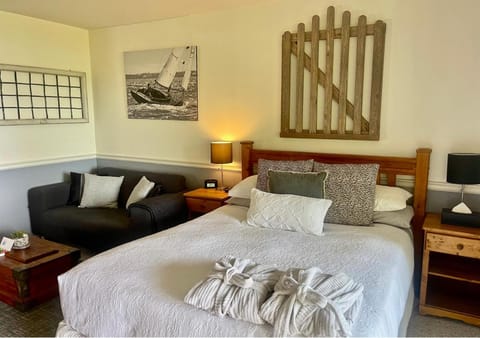 Quarrystone House B&B Bed and Breakfast in Galiano Island