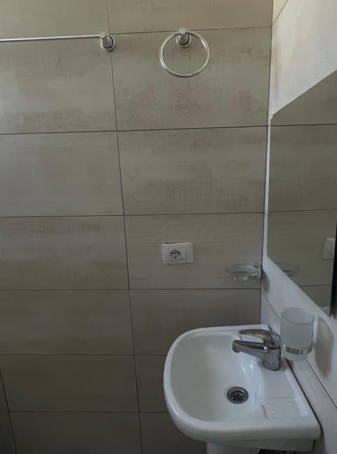 Hida House Apartment in Ksamil