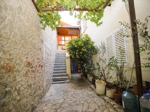 Patio, Facade/entrance, Balcony/Terrace