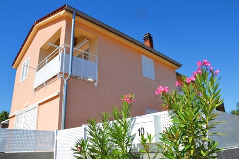 Facade/entrance, Balcony/Terrace