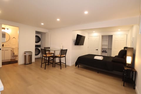 Bed, TV and multimedia, Living room, washing machine