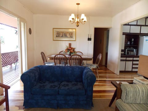 Living room, Photo of the whole room, Decorative detail