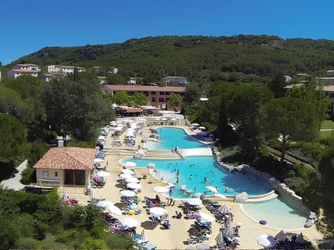 Swimming pool, sunbed