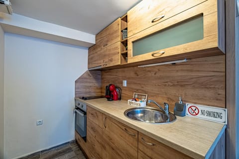 Kitchen or kitchenette, oven, stove