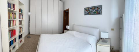 Bed, Library, Photo of the whole room, Bedroom, wardrobe