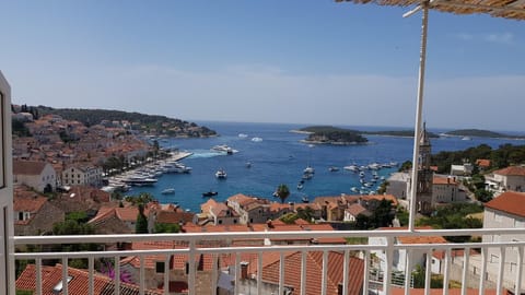 Apartments Boćin Rosso Bed and Breakfast in Hvar