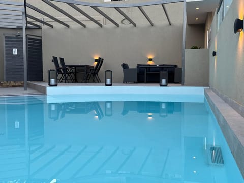 Patio, Pool view, Swimming pool, sunbed