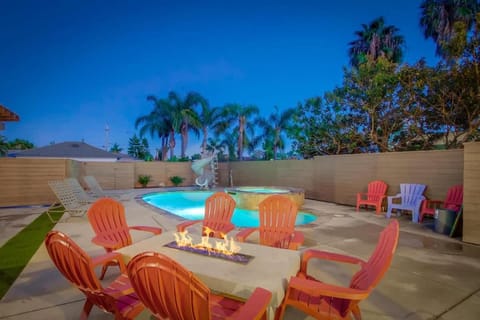 4BR Retreat - Pool Bar Play Area - Walk to Beach House in Oceanside
