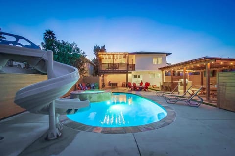 4BR Retreat - Pool Bar Play Area - Walk to Beach House in Oceanside