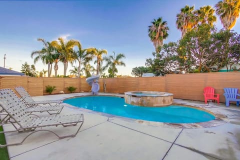 4BR Retreat - Pool Bar Play Area - Walk to Beach House in Oceanside