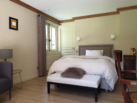 Bed, Photo of the whole room