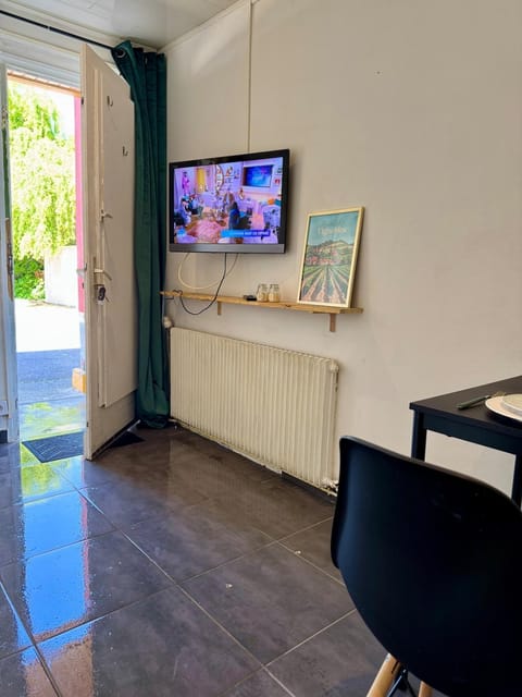 Ancienne chambre d hôtel Apartment in Troyes