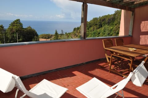 BBQ facilities, Balcony/Terrace, Dining area, Garden view, Mountain view, Sea view