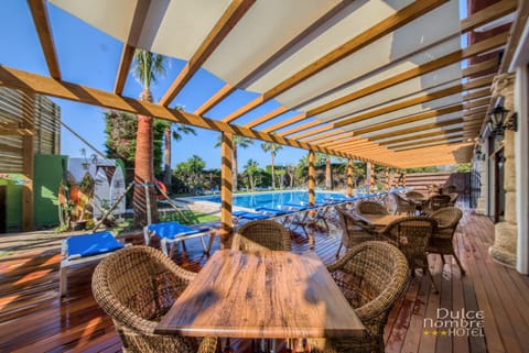 Restaurant/places to eat, Lounge or bar, Lounge or bar, Pool view