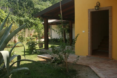 Facade/entrance, Garden, Pets