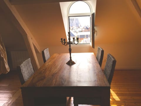 Dining area, City view, Landmark view, Sea view