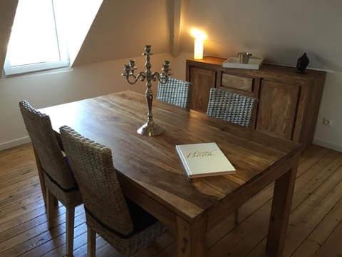 Dining area, City view, Landmark view, Sea view