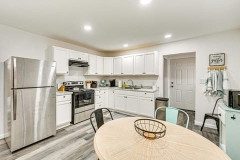 1 Mi to Dtwn Family Home with Porch in Brownwood House in Brownwood