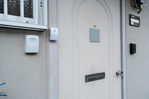 Long-term stays welcome! Entirely private rental townhouse for up to 4 people, 17 minutes walk from station, 45 minutes direct to Tokyo Apartment in Saitama