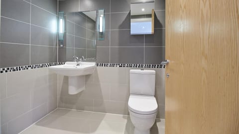 Shower, Toilet, Bathroom, towels