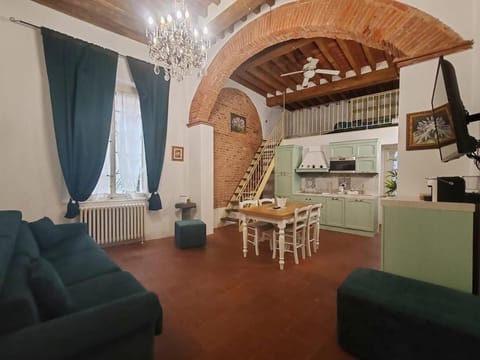 TV and multimedia, Kitchen or kitchenette, Living room, Seating area, Dining area