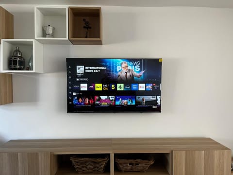 Communal lounge/ TV room, TV and multimedia, Evening entertainment