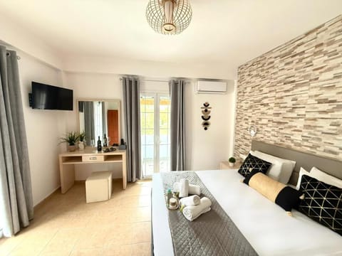 Communal lounge/ TV room, TV and multimedia, Living room, Photo of the whole room, Seating area, Evening entertainment, Bedroom, hair dresser, air conditioner