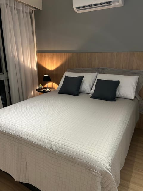 Bed, Bedroom, air conditioner